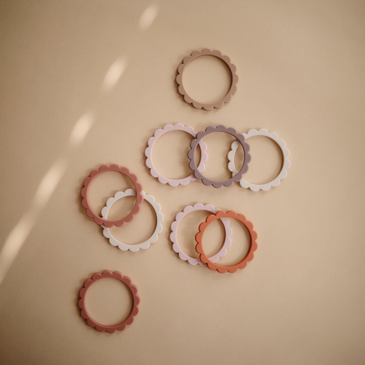 Mushie Teether Bracelet Flower Cambridge Blue Clementine Natural