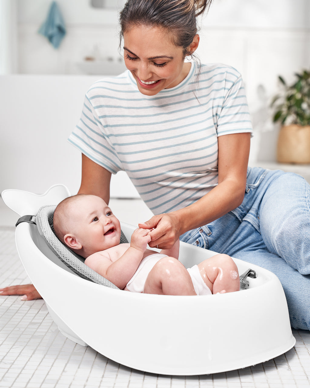 Skip Hop Moby Smart Sling 3-Stage Tub White