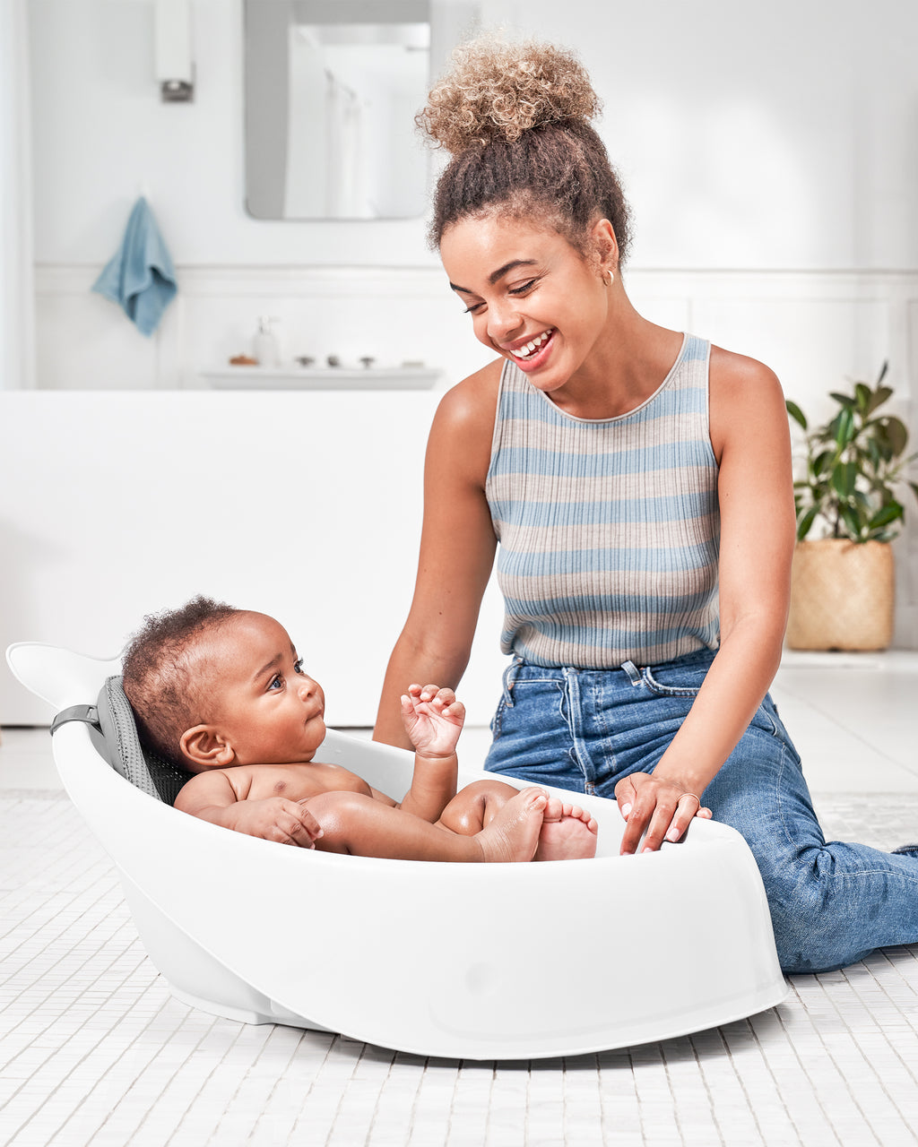 Skip Hop Moby Smart Sling 3-Stage Tub White