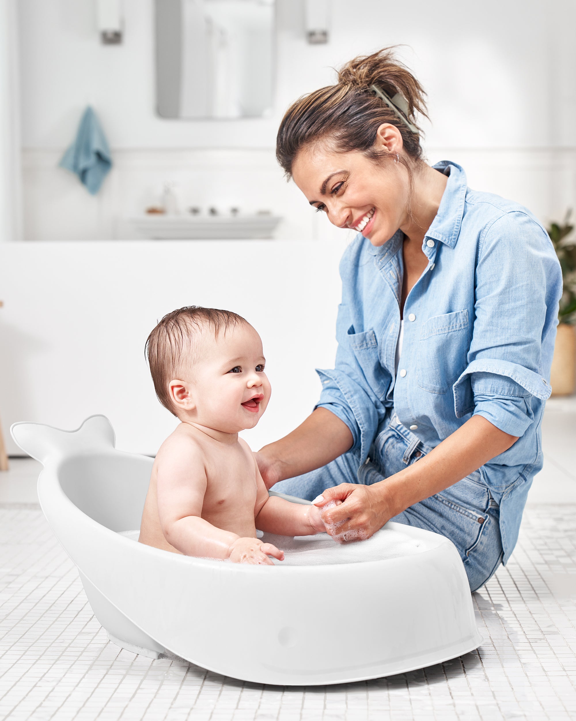 Skip Hop Moby Smart Sling 3-Stage Tub White
