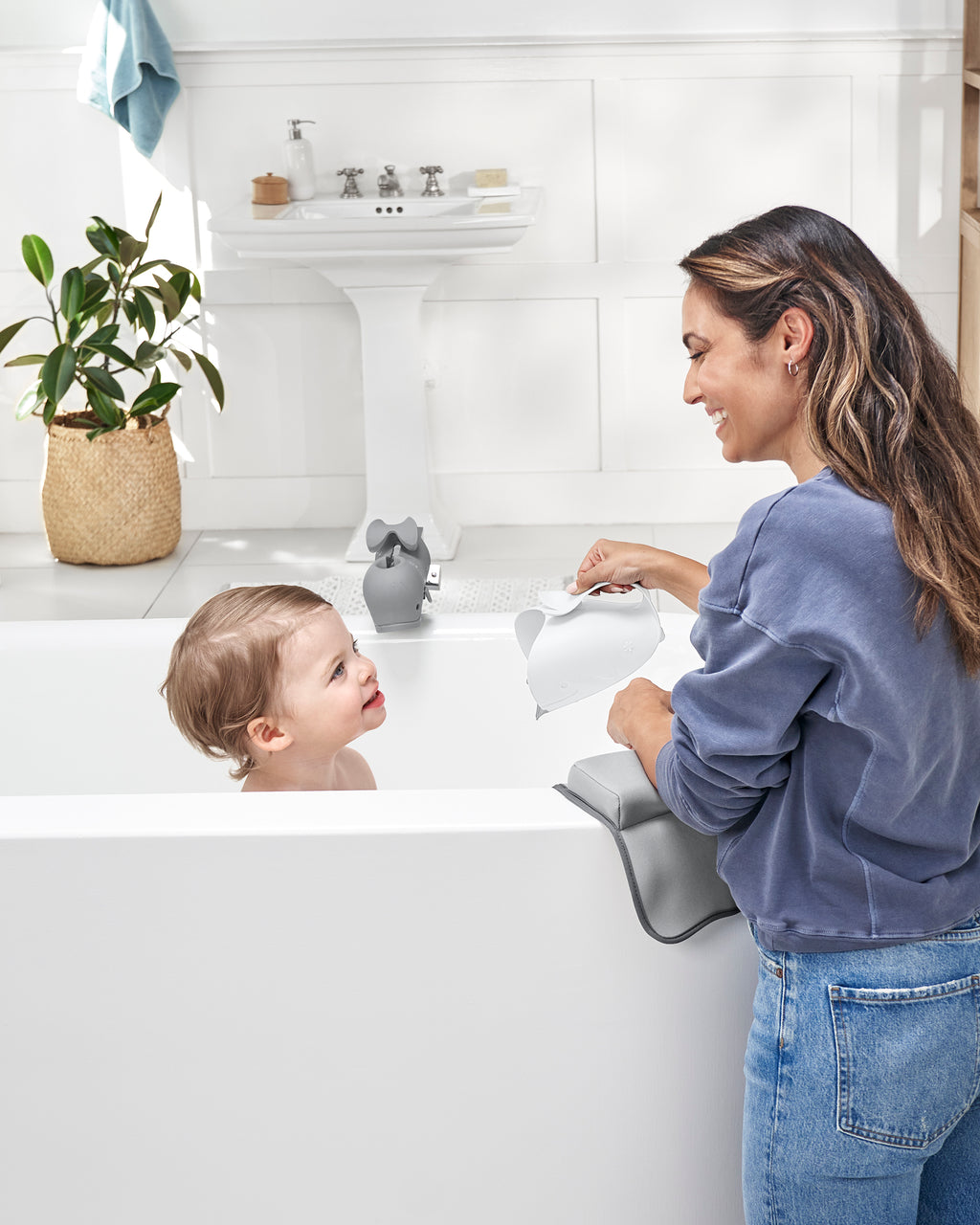 Skip Hop Moby Waterfall Rinser White