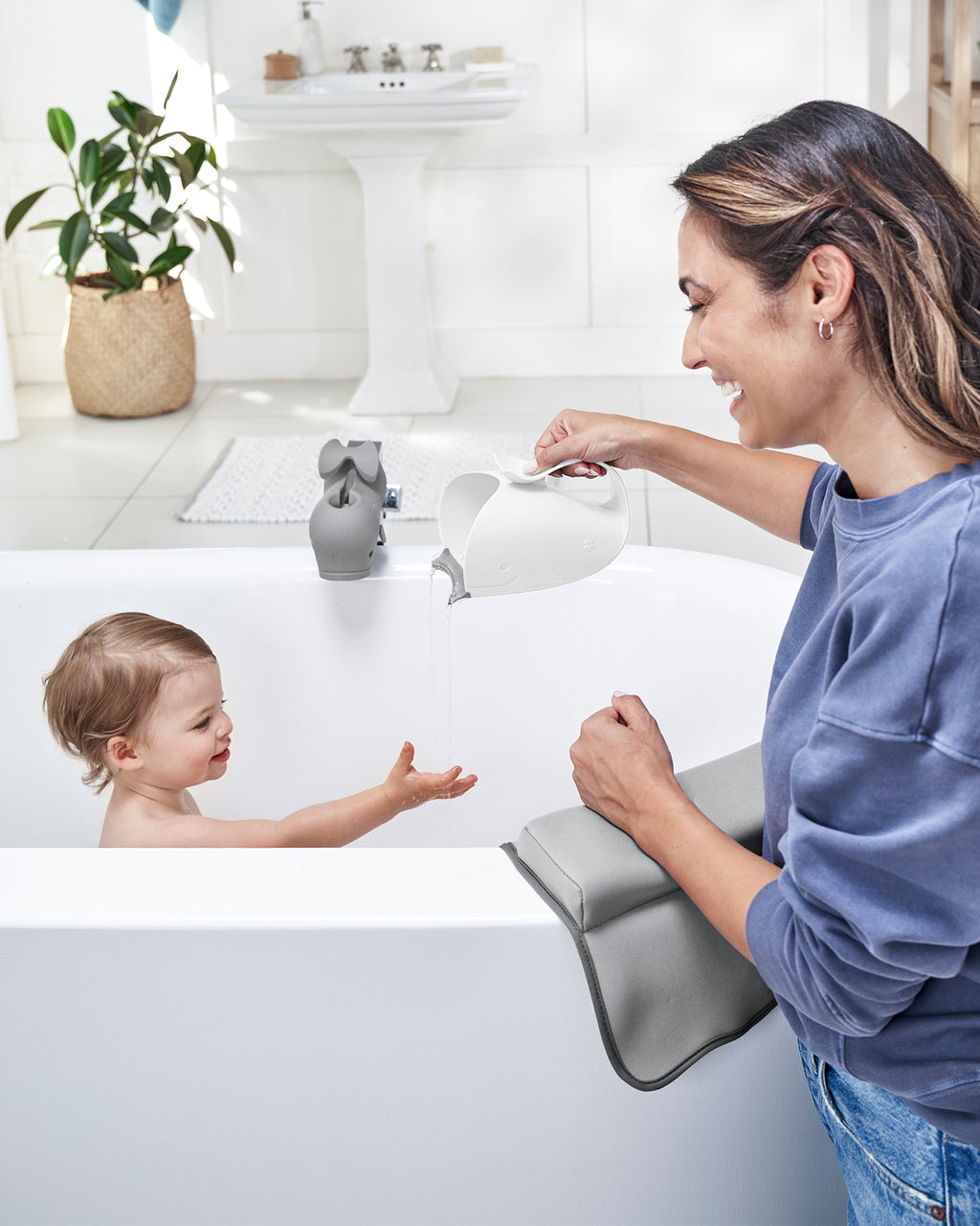 Skip Hop Moby Waterfall Rinser White