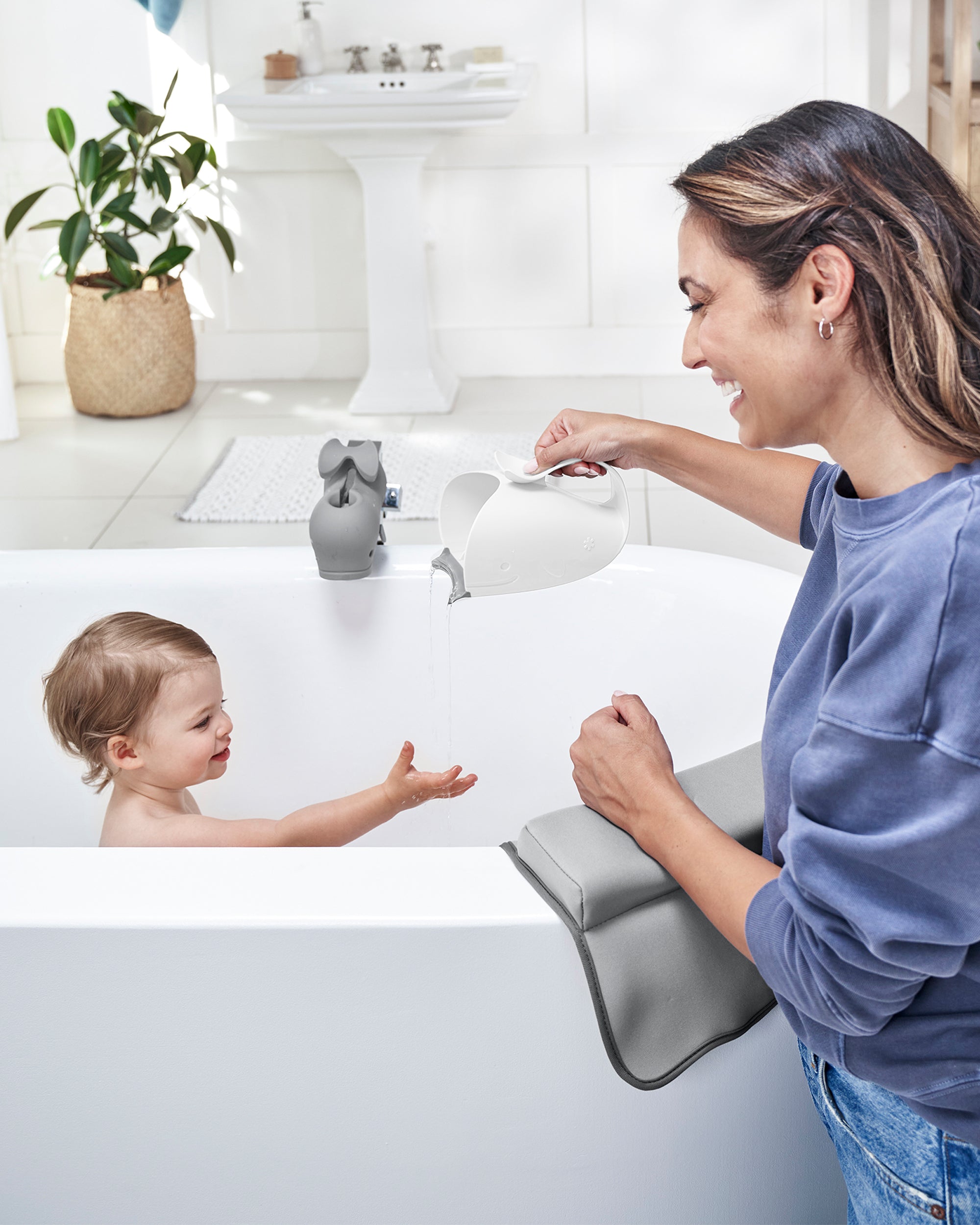 Skip Hop Moby Waterfall Rinser White