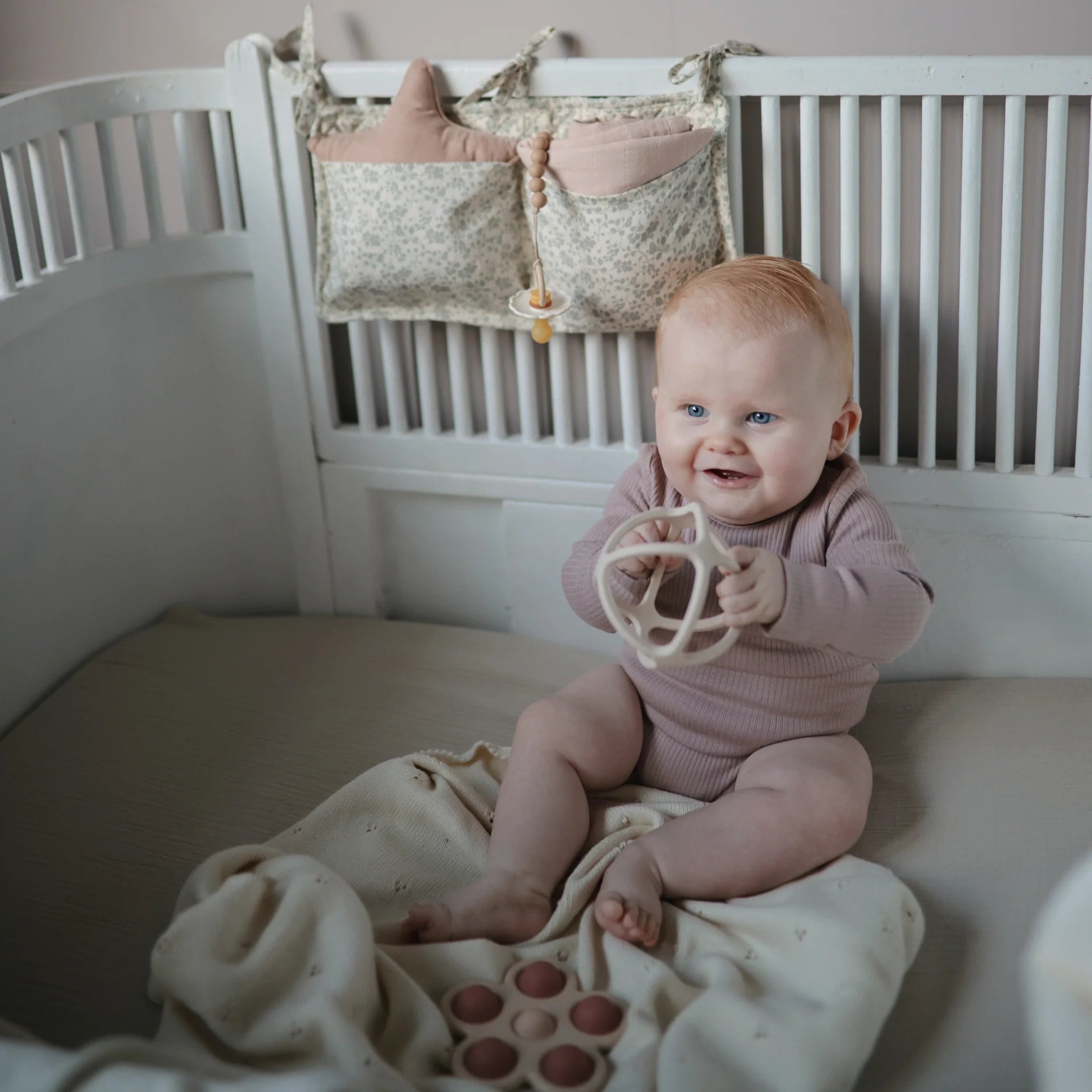Mushie Cot Storage Pocket Tradewinds