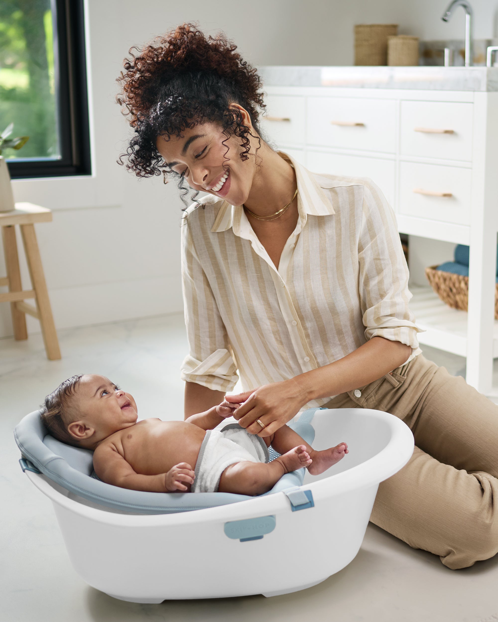 Skip Hop Wave 4-in-1 Bath Tub